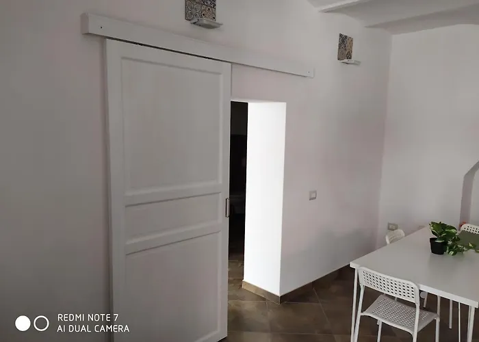 בית נופש Le Maioliche ואסטו